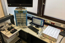 Cabled labaratory setup on a desk